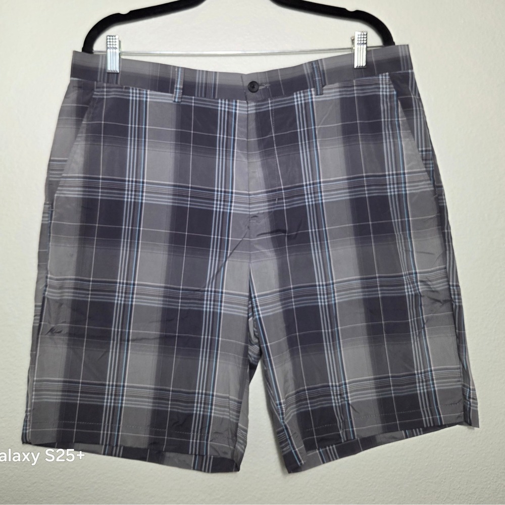 Ben Hogan Performance Mens Grey Plaid Golf Shorts Size 36 Flat Front Athletic